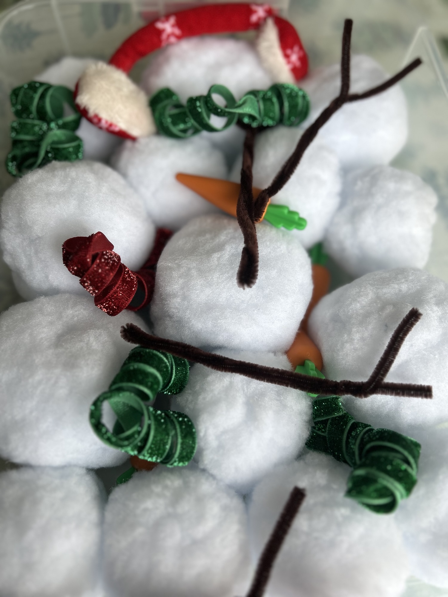 Melted Snowman Sensory Bin – Perfectionist DIY